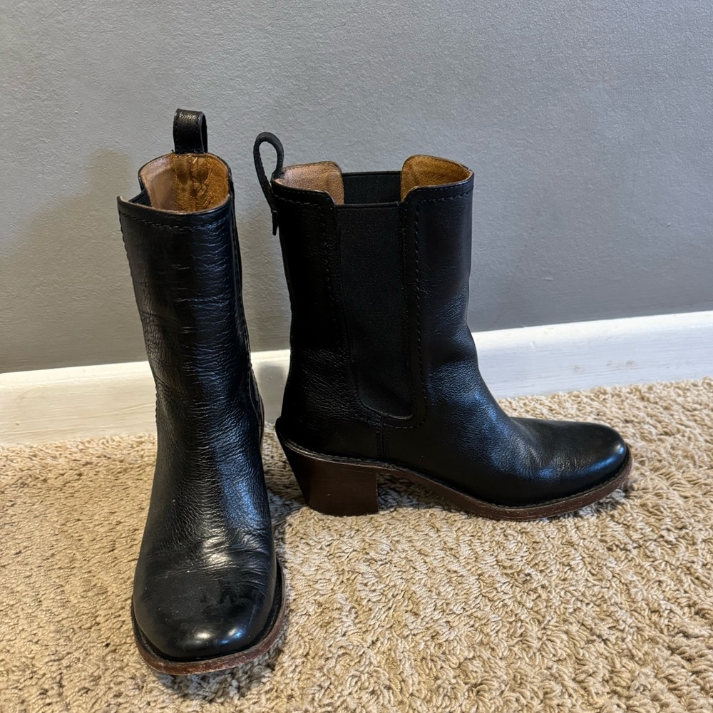 Frye Carmen 7L CHLSE SFG black boots size 6.5